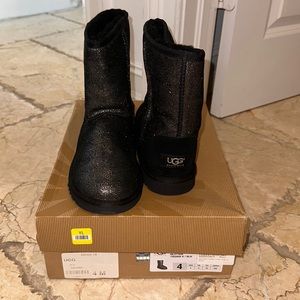 K Classic Glitter Uggs